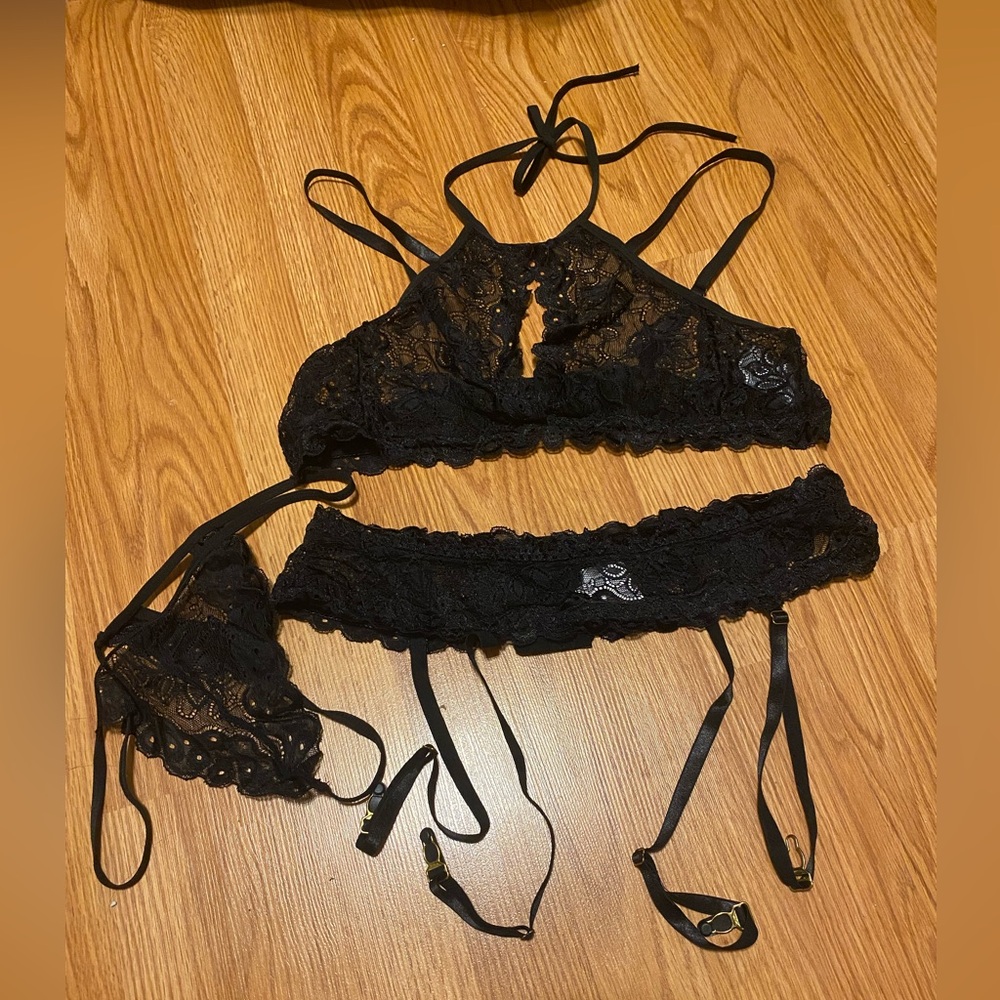 Beautiful Black 3 piece Lingerie NWOT